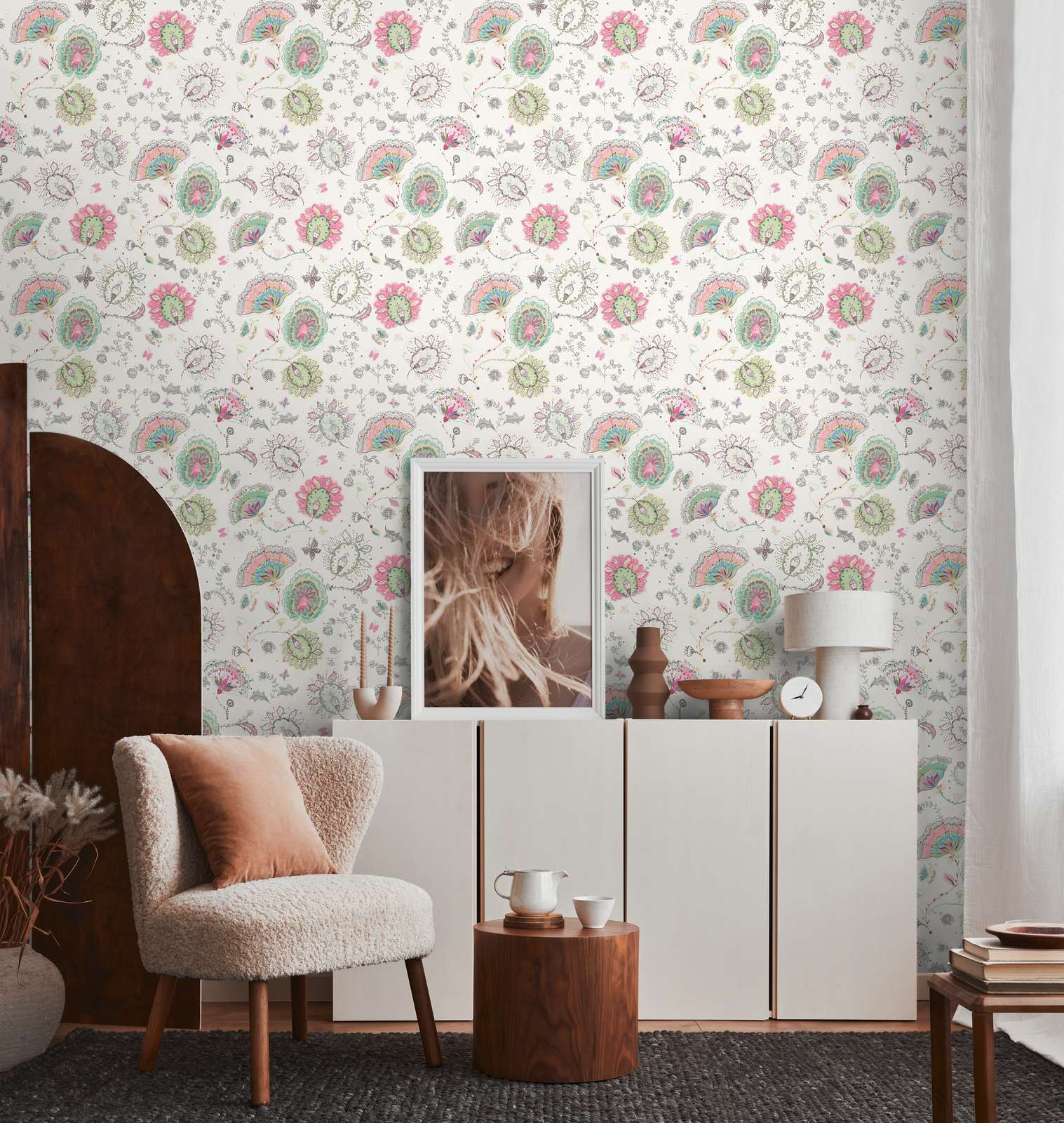             Blumenmuster Tapete in kräftigen Farben – Creme, Grün, Rosa
        
