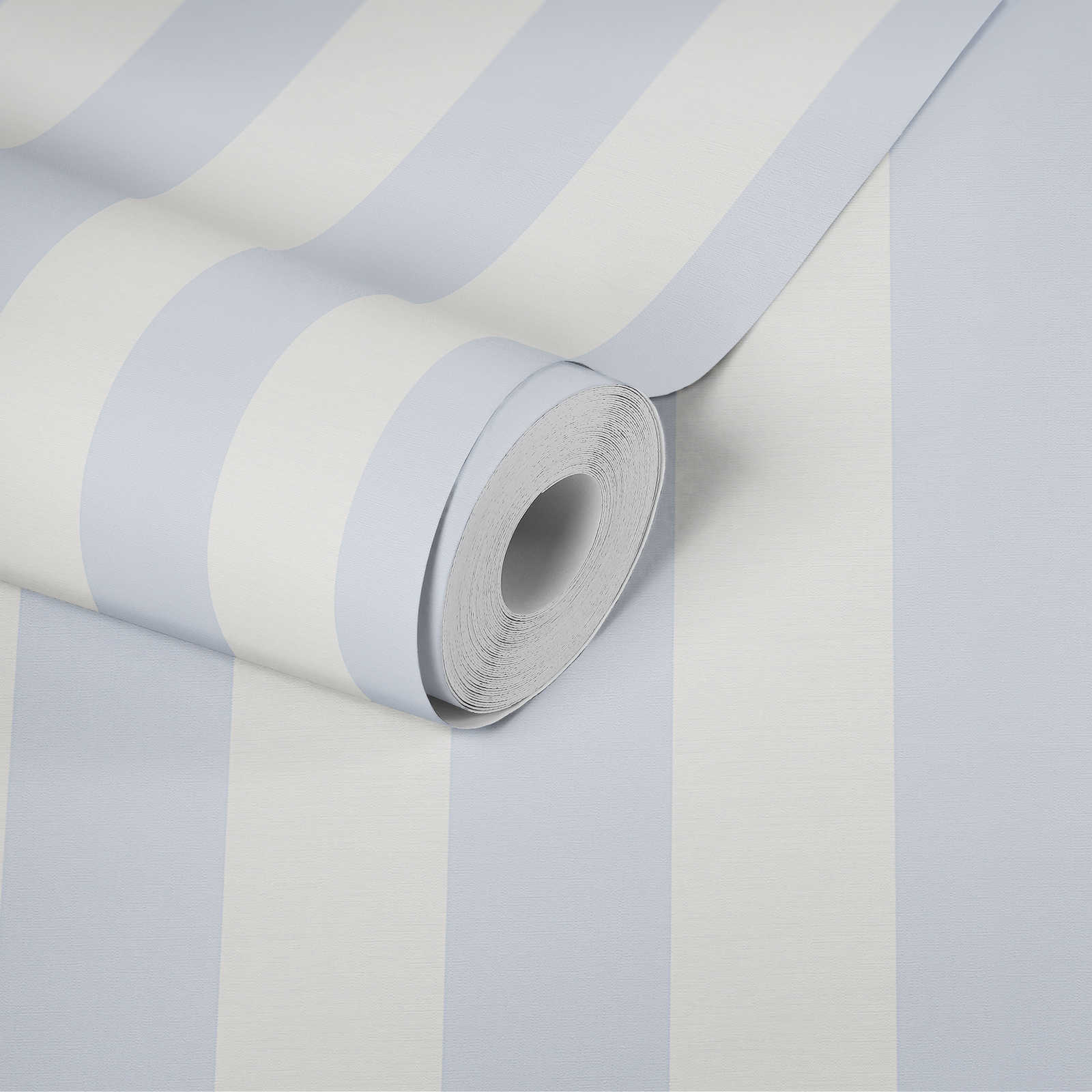             Blockstreifen-Tapete mit Textil-Look für junges Design – Blau, Weiß
        