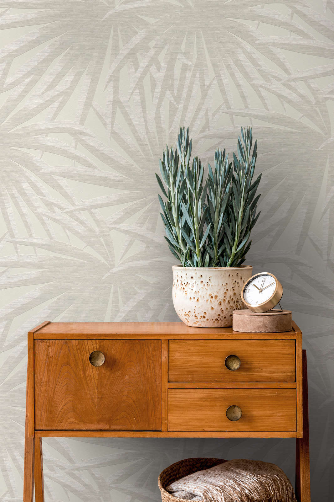             Vliestapete mit Palmenblatt Muster in sanftem Farbton – Creme, Hellgrau
        