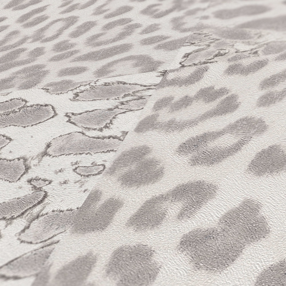             Animal Print Tapete Grau mit metallic Leopardenmuster
        