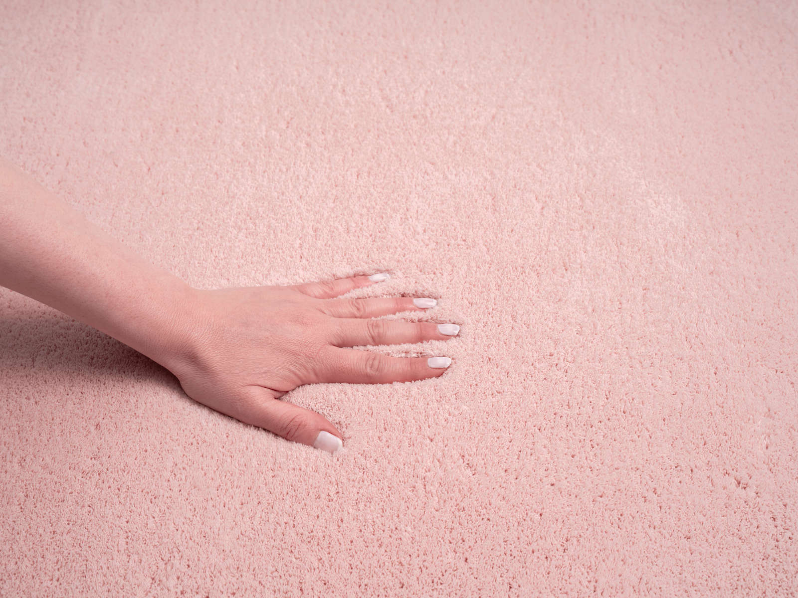             Zarter Hochflor Teppich in Rosa – 110 x 60 cm
        
