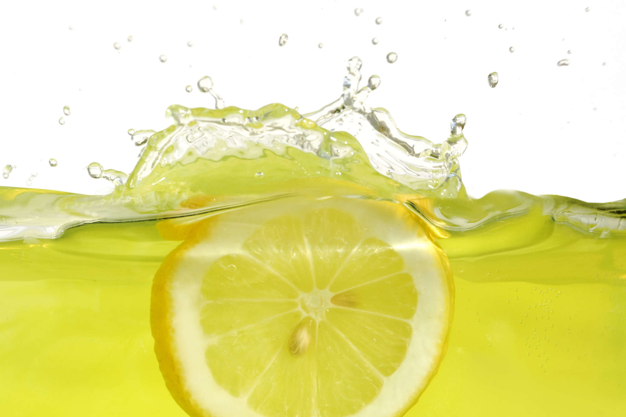             Fototapete Zitrone im Wasser – Premium Glattvlies
        