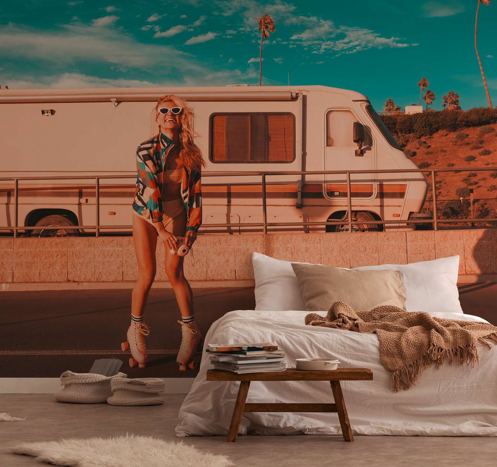             Fototapete mit Skater Girl und Camper im Sommer Vibe – Blau, Orange, Beige
        
