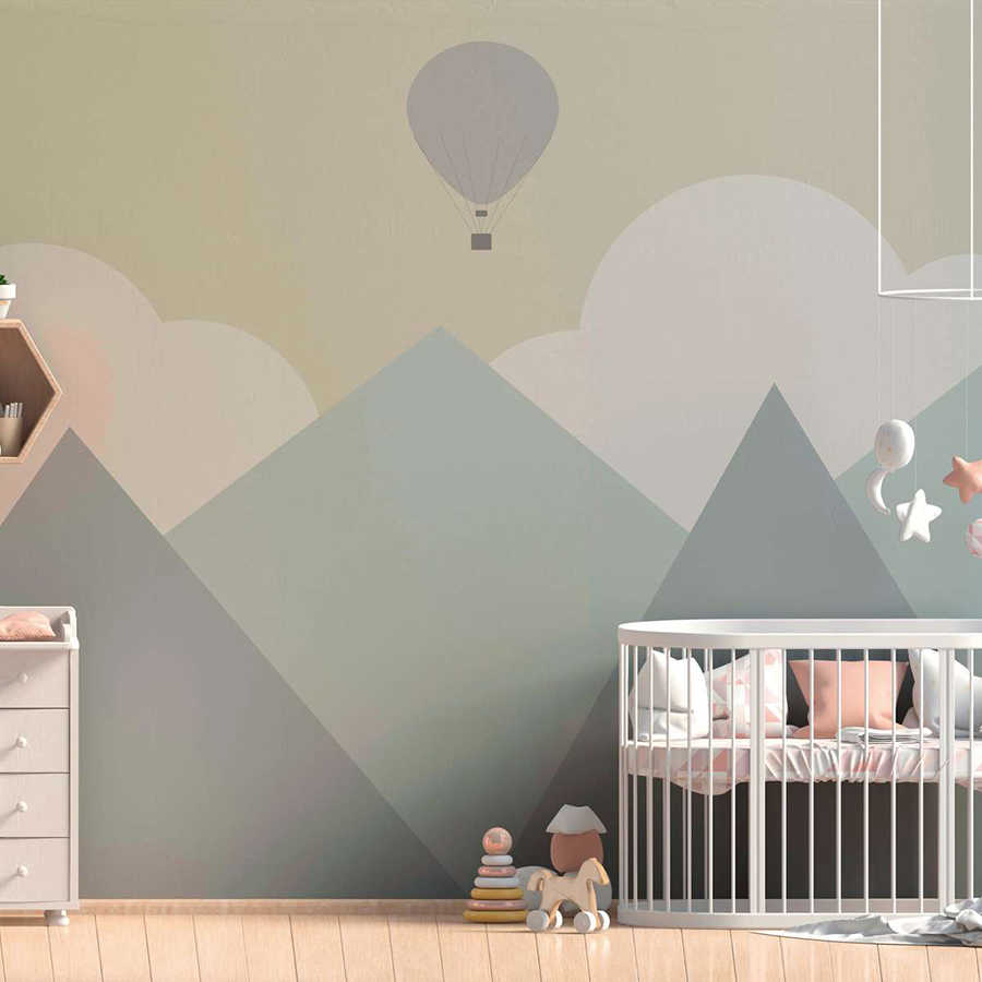 Fototapete Kinderzimmer Berge mit Wolken und Heißluftballon – Gelb, Grün, Grau
