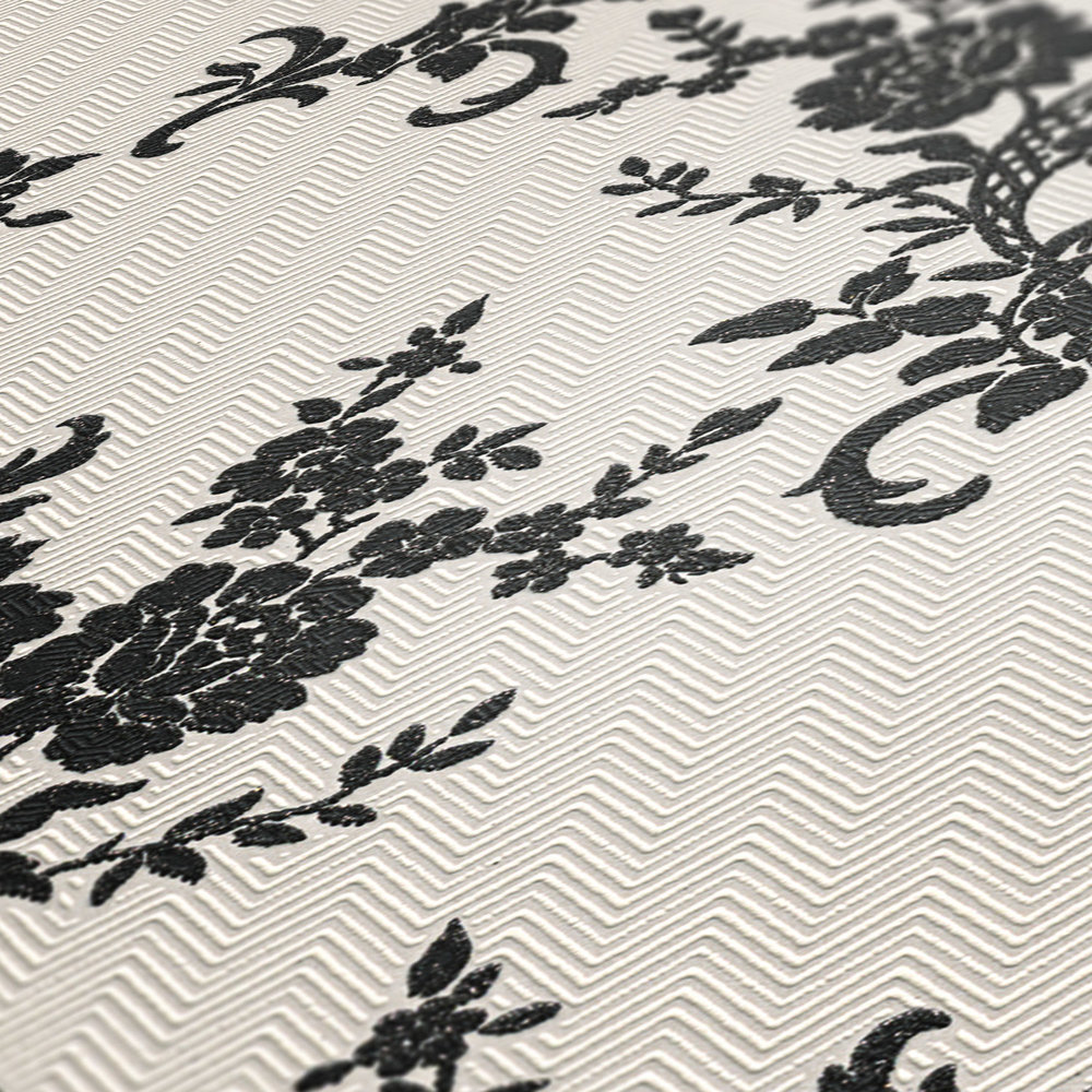             Papiertapete florale Ornamente & Chevron-Muster – Schwarz, Weiß, Silber
        
