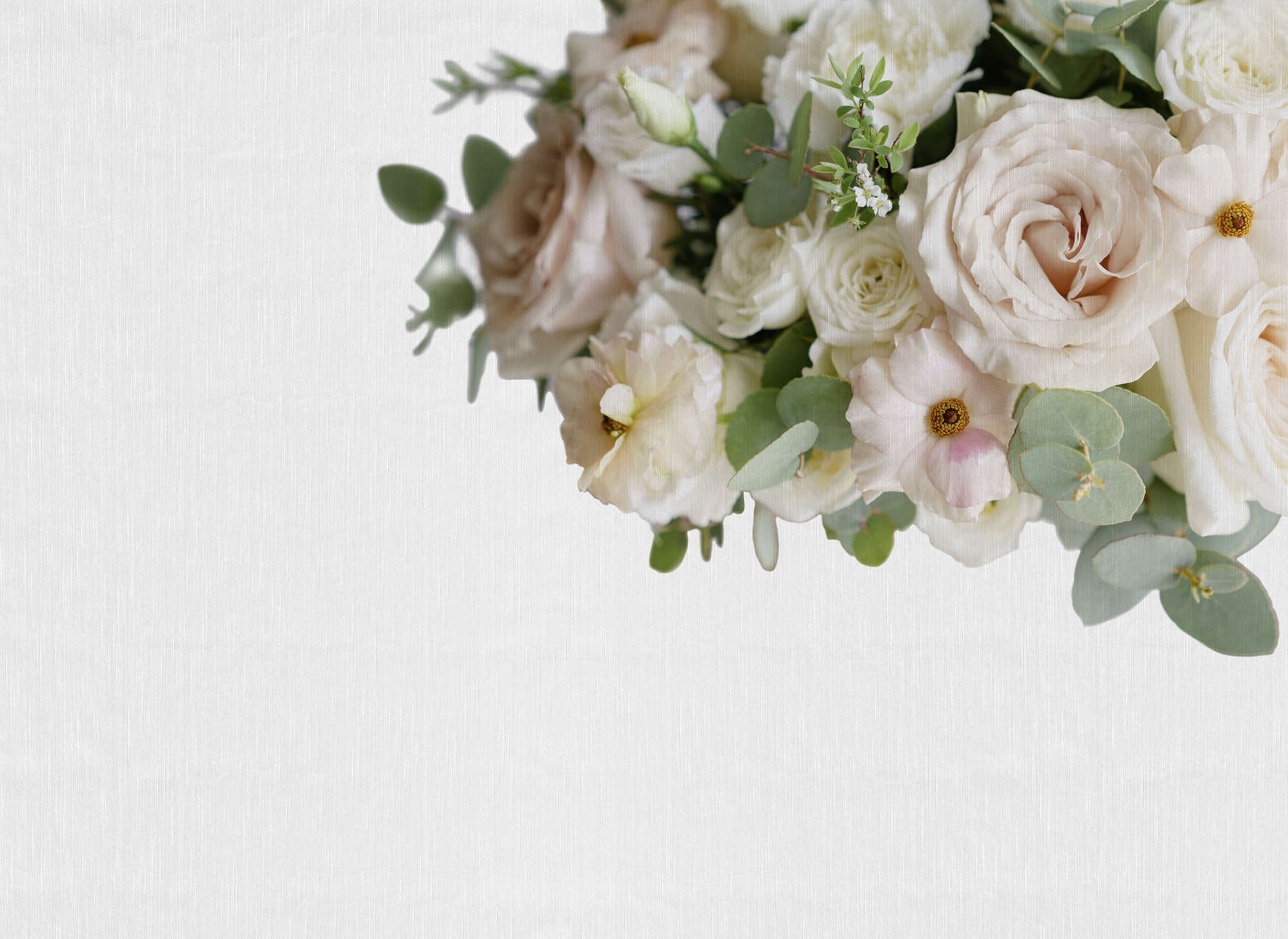             Fototapete Blumenbouquet aus Rosen und Eukalyptus – Rosa, Grün, Weiß
        