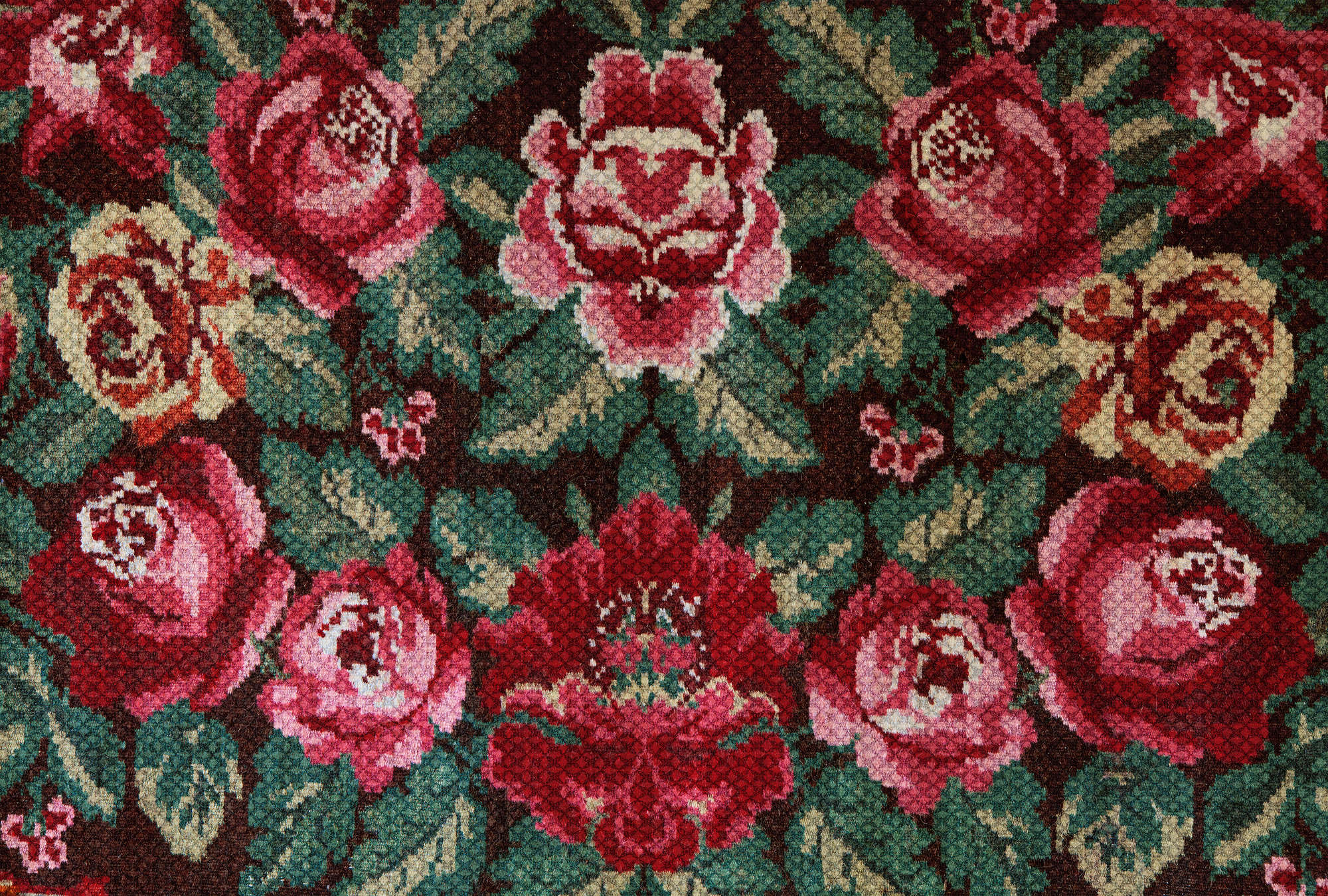             Rosen Fototapete im Folklore Stil & Retro-Design – Rosa, Grün, Rot
        