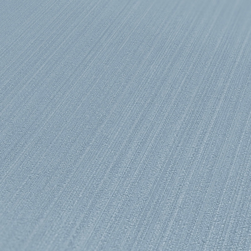             Blaue Vliestapete einfarbig, seidenmatt mit Struktureffekt
        