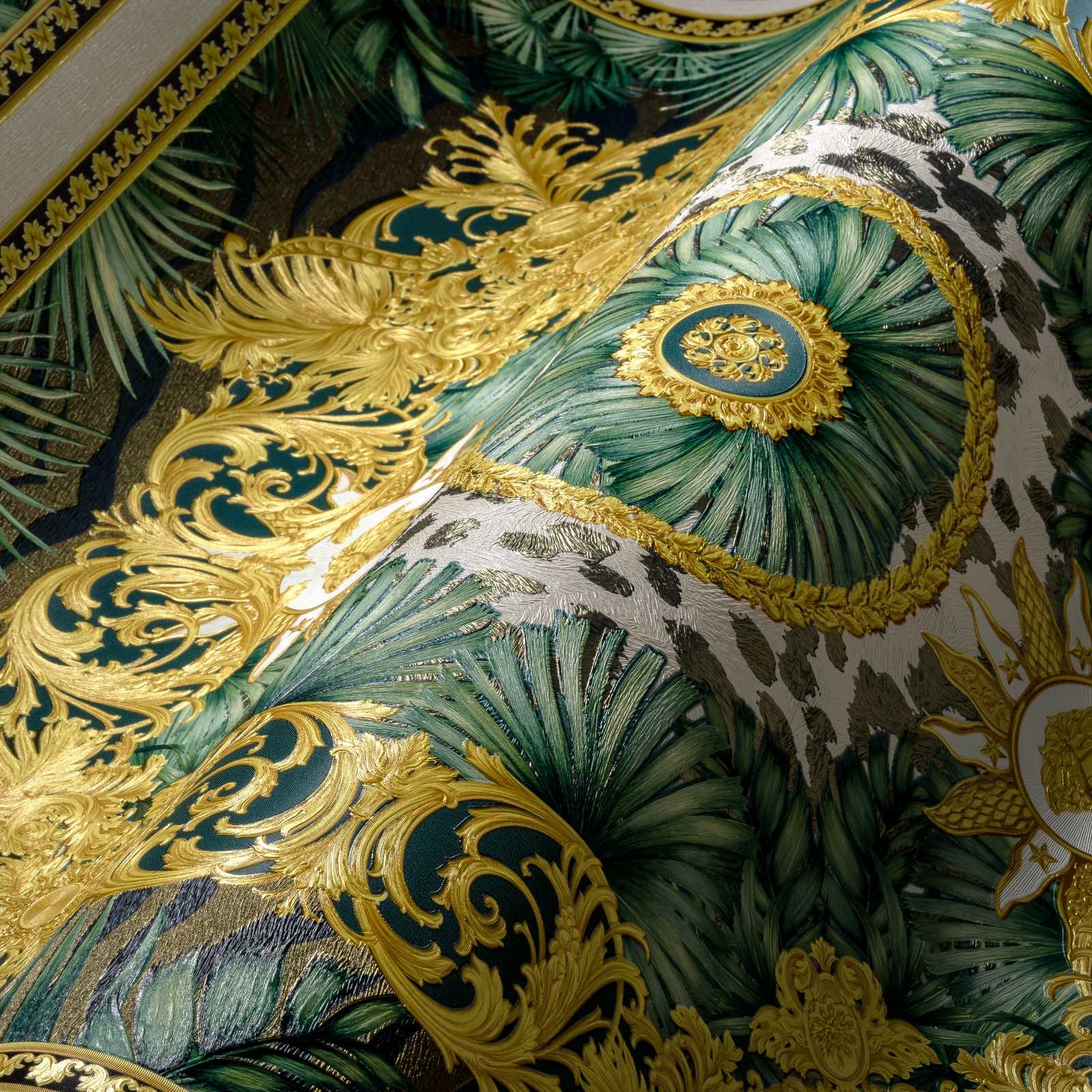             VERSACE Tapete Kolonialstil Design mit Gold-Ornament – Grün, Metallic
        