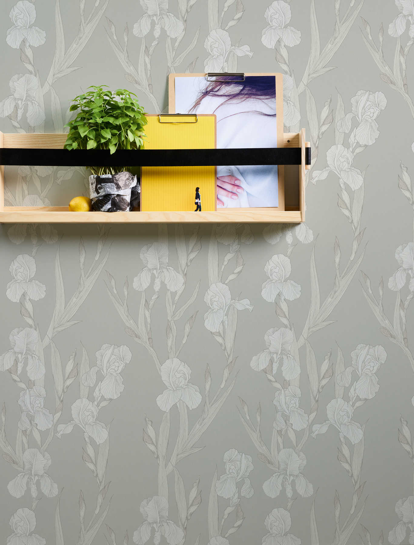             Blumentapete stilisiert, Blütenranken & modernes Design – Grau, Weiß
        