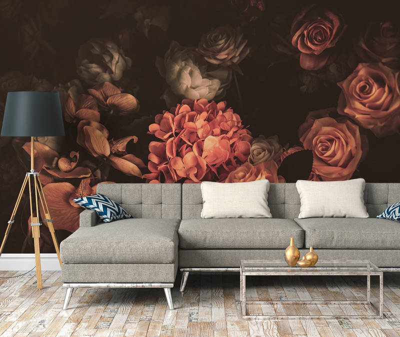             Romantische Fototapete mit Blumenstrauß – Orange, Rosa, Schwarz
        