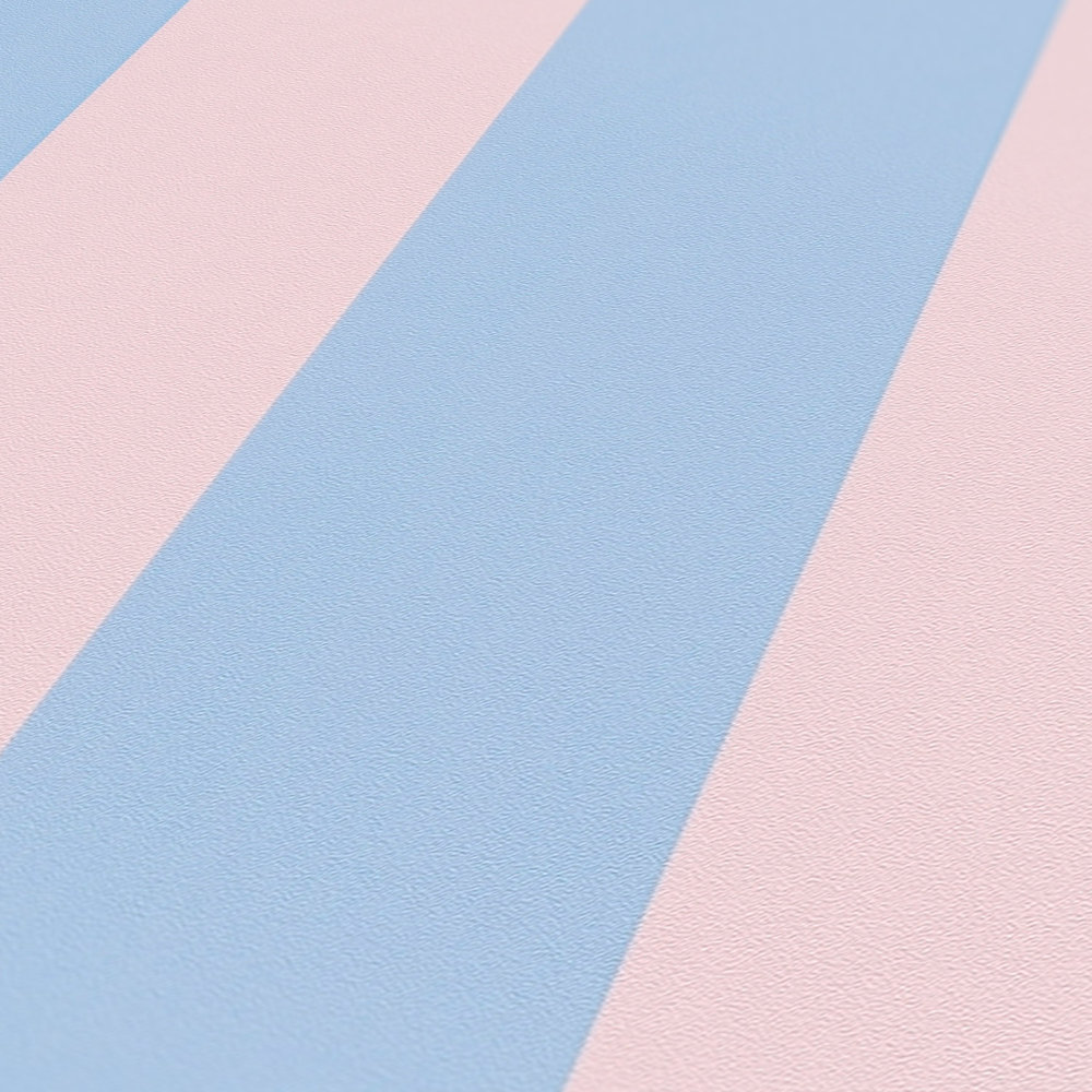             Streifentapete mit leichter Struktur – Blau, Rosa
        
