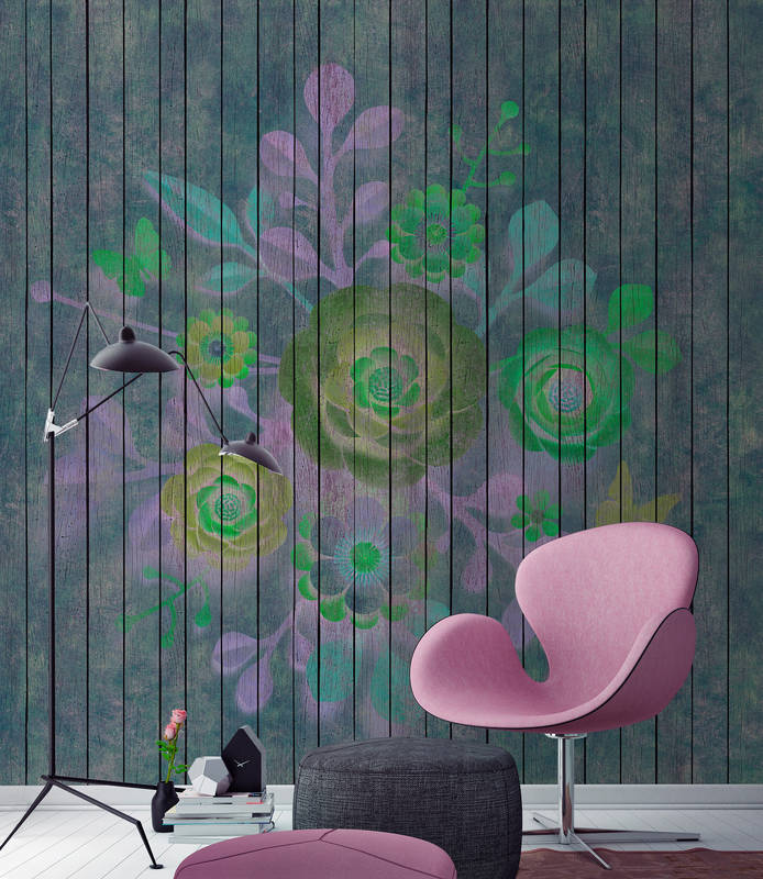             Spray Bouquet 2 - Fototapete in Holzpaneele Struktur mit Blumen auf Bretterwand – Blau, Grün | Struktur Vlies
        