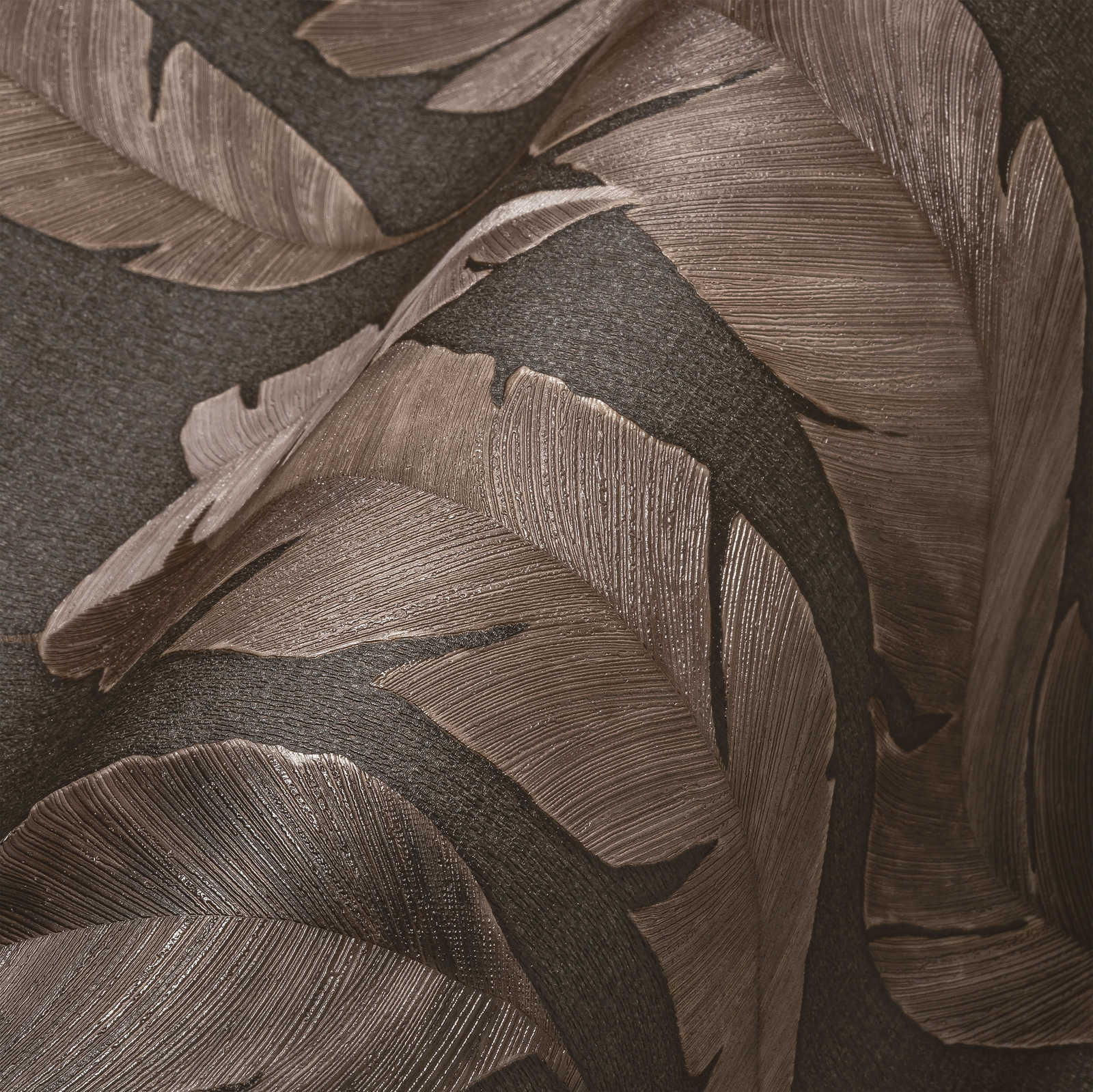             Dschungeltapete mit leicht glänzenden Palmenblätter – Braun
        