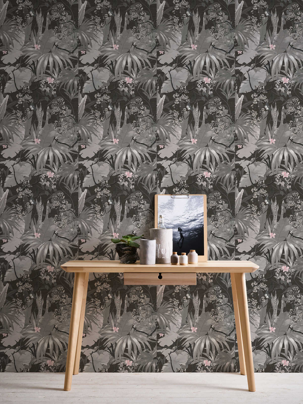             Dschungeloptik Tapete mit Natur Design – Grau, Rosa
        