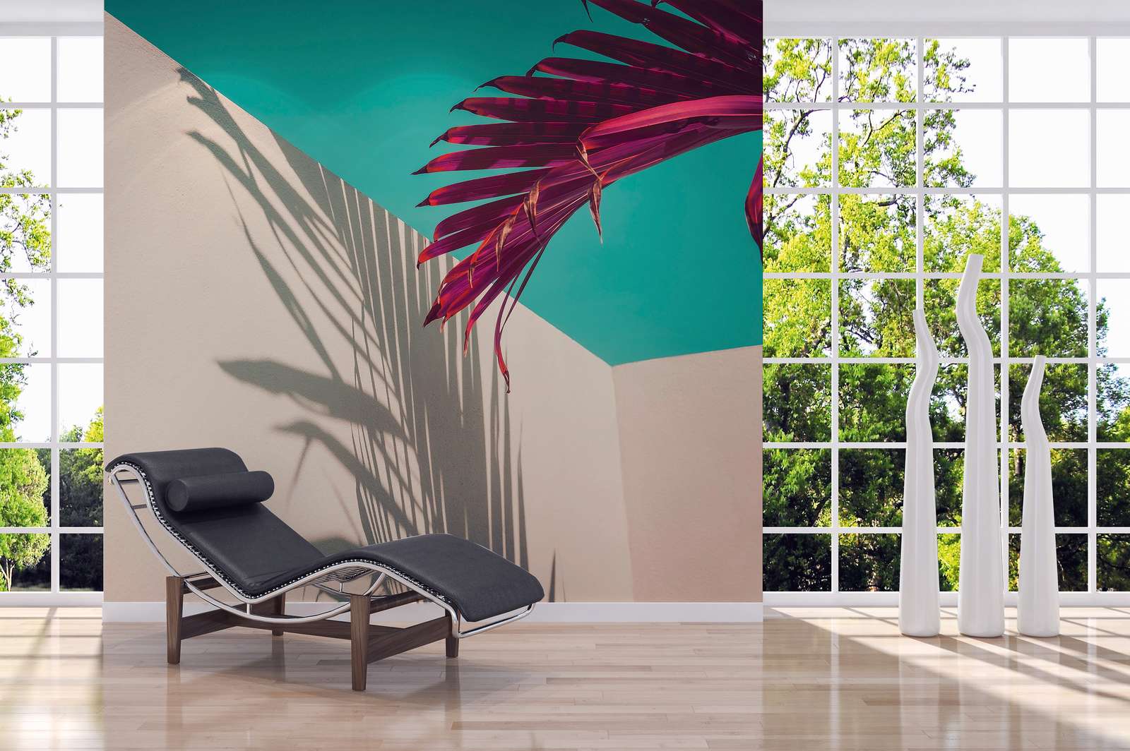             Fototapete mit Palmblatt und Schatten an Betonwand – Lila, Türkis, Weiß
        