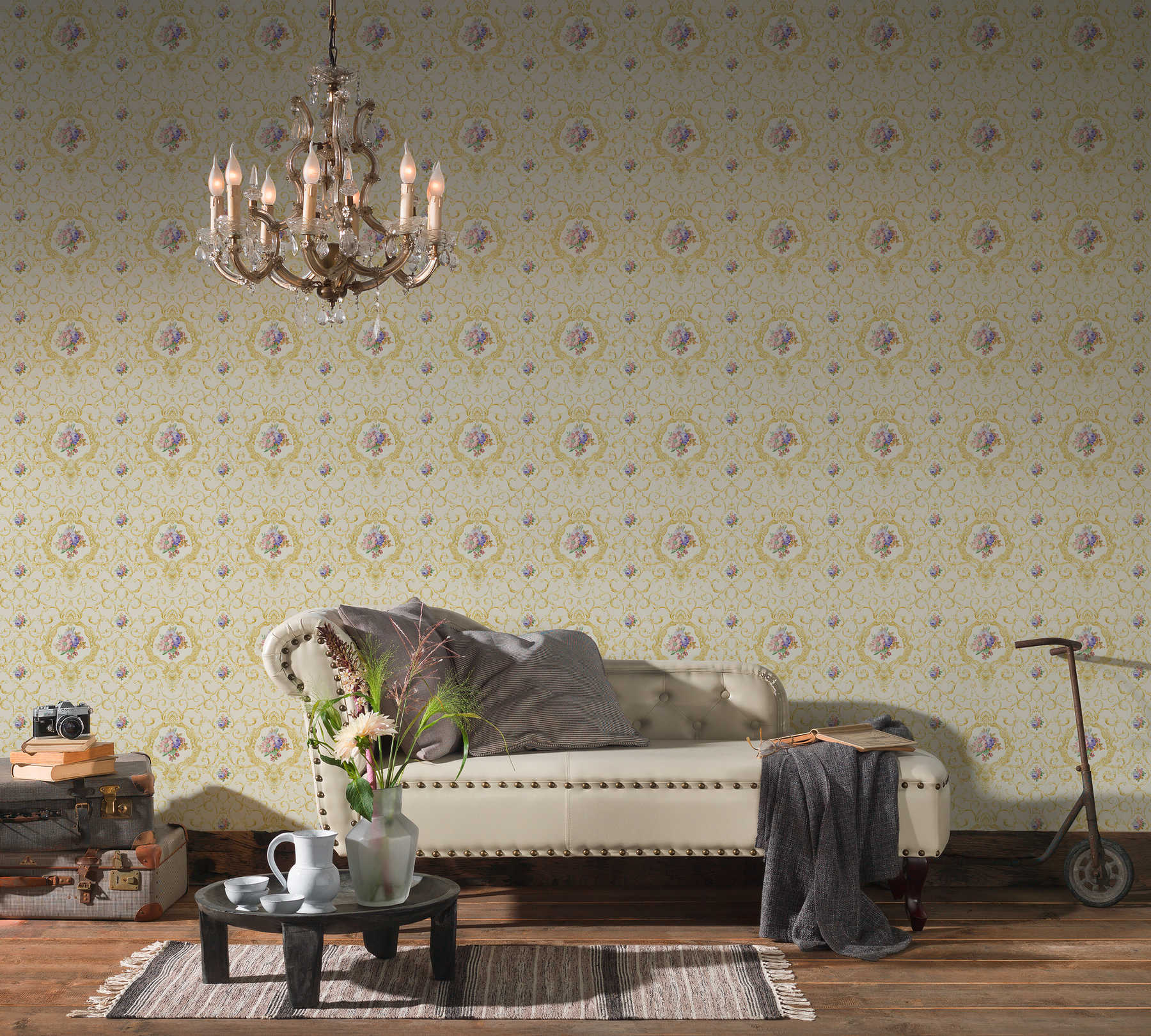             Luxus Tapete mit Ornamentmuster & Blumen-Bouquet – Creme, Metallic
        