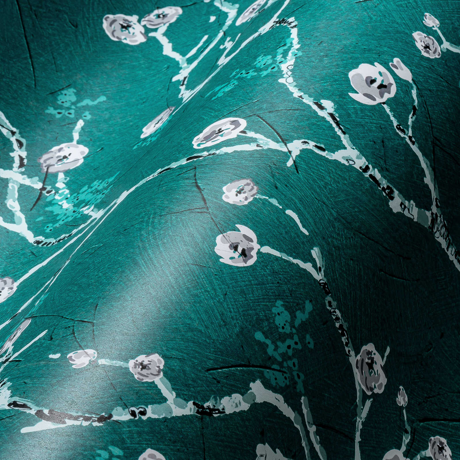             Dunkelgrüne Tapete mit Blüten Motiv im Asia Stil
        