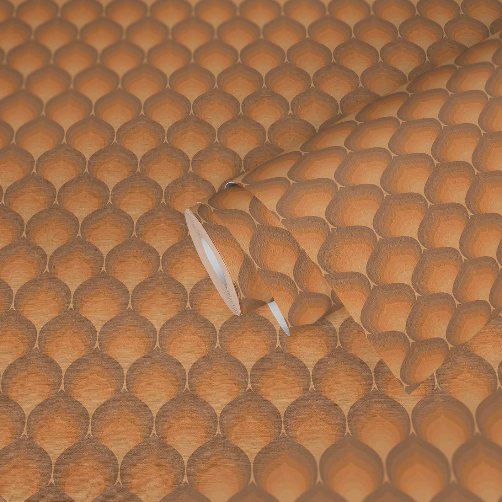             Retro Tapete mit strukturierten Schuppenmuster – Braun, Gelb, Orange
        