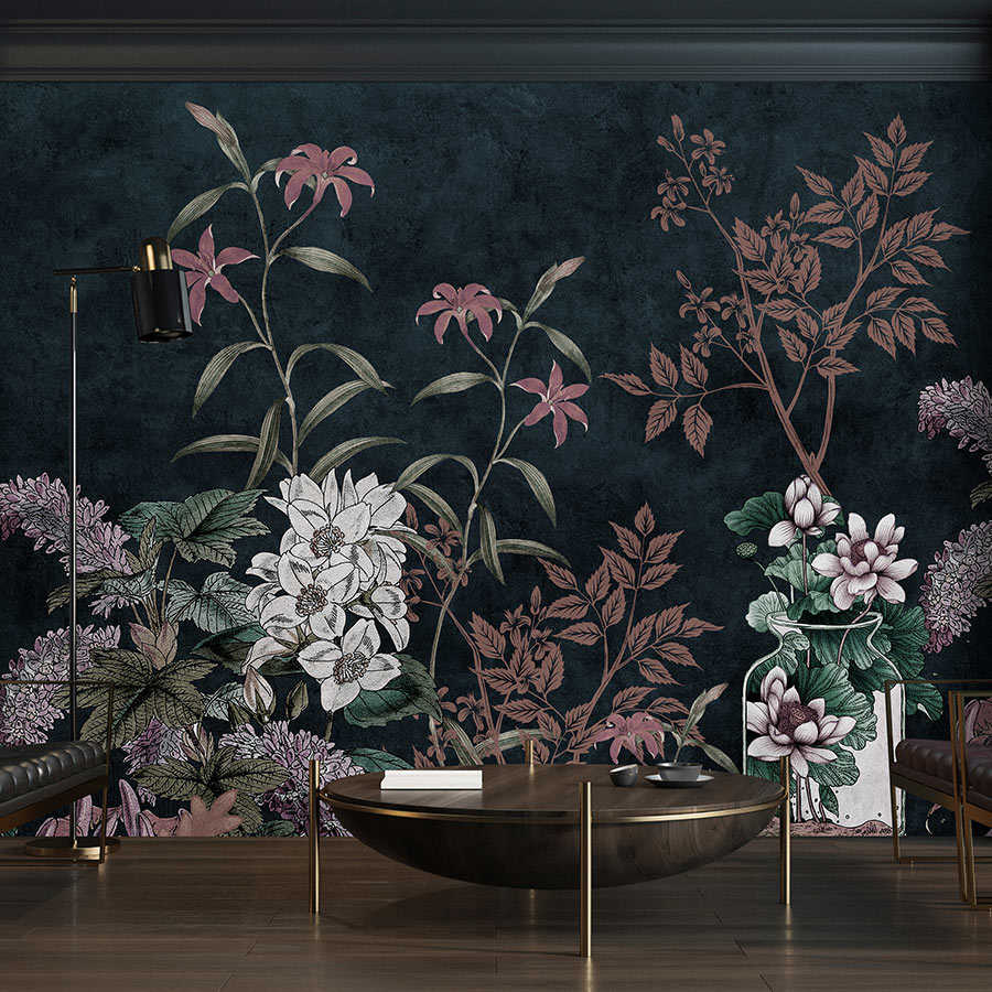         Dark Room 2 – Schwarze Fototapete Botanical Muster Rosa
    