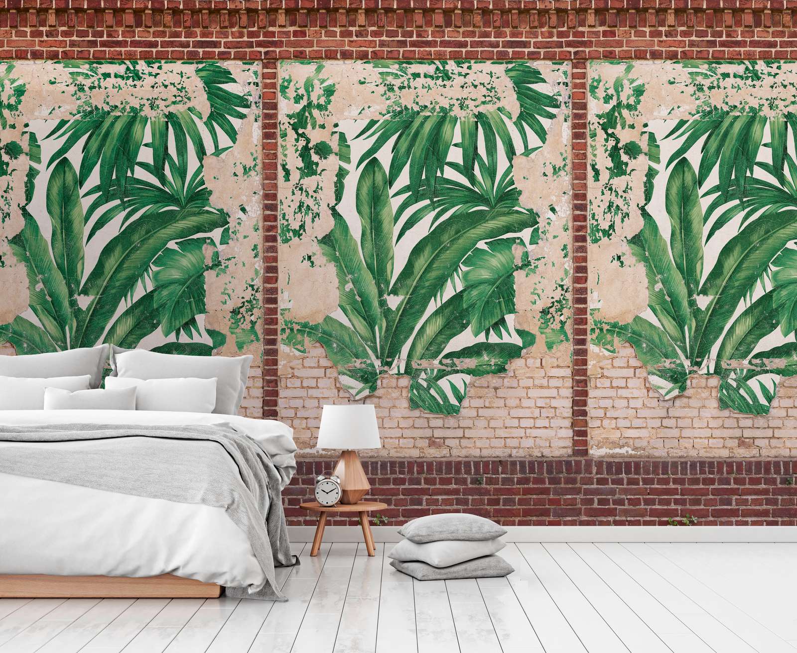             Palmenblätter Tapete auf Ziegelsteinoptik Wand – Braun, Beige, Rot
        