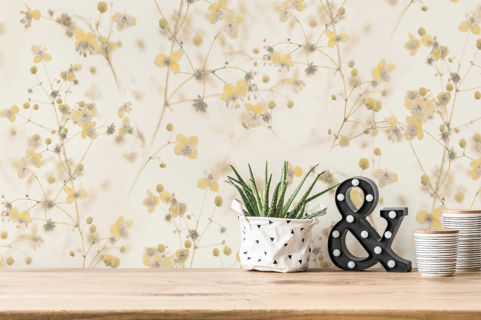             Blumen Tapete Cottage Core Design – Creme, Gelb
        