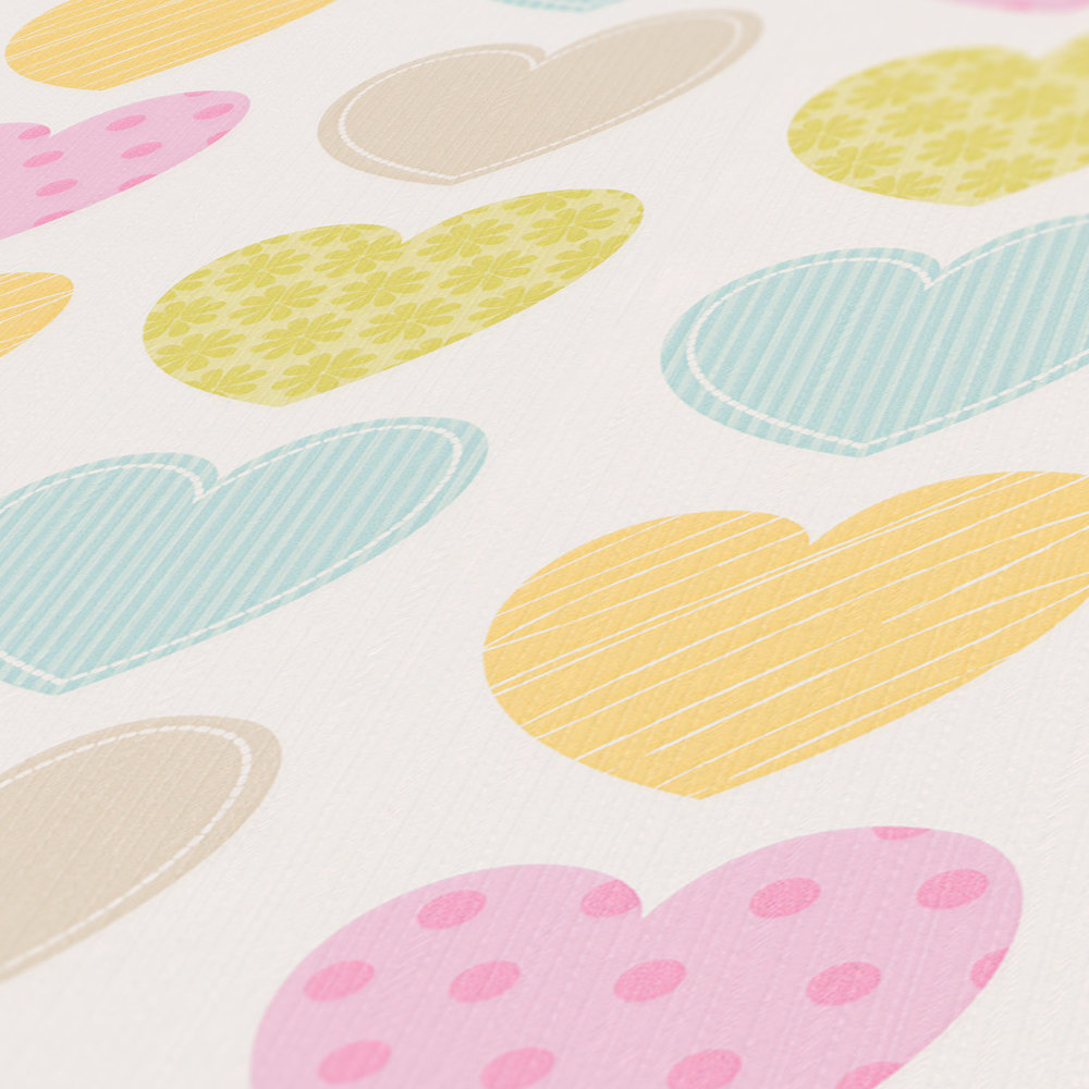             Pastell-Tapete mit Herzen für Kinderzimmer – Bunt, Weiß
        