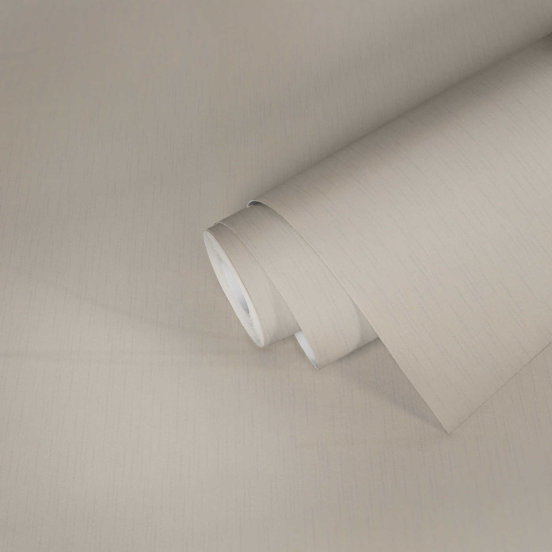             Papiertapete Creme mit melierter Struktur & textilem Effekt
        