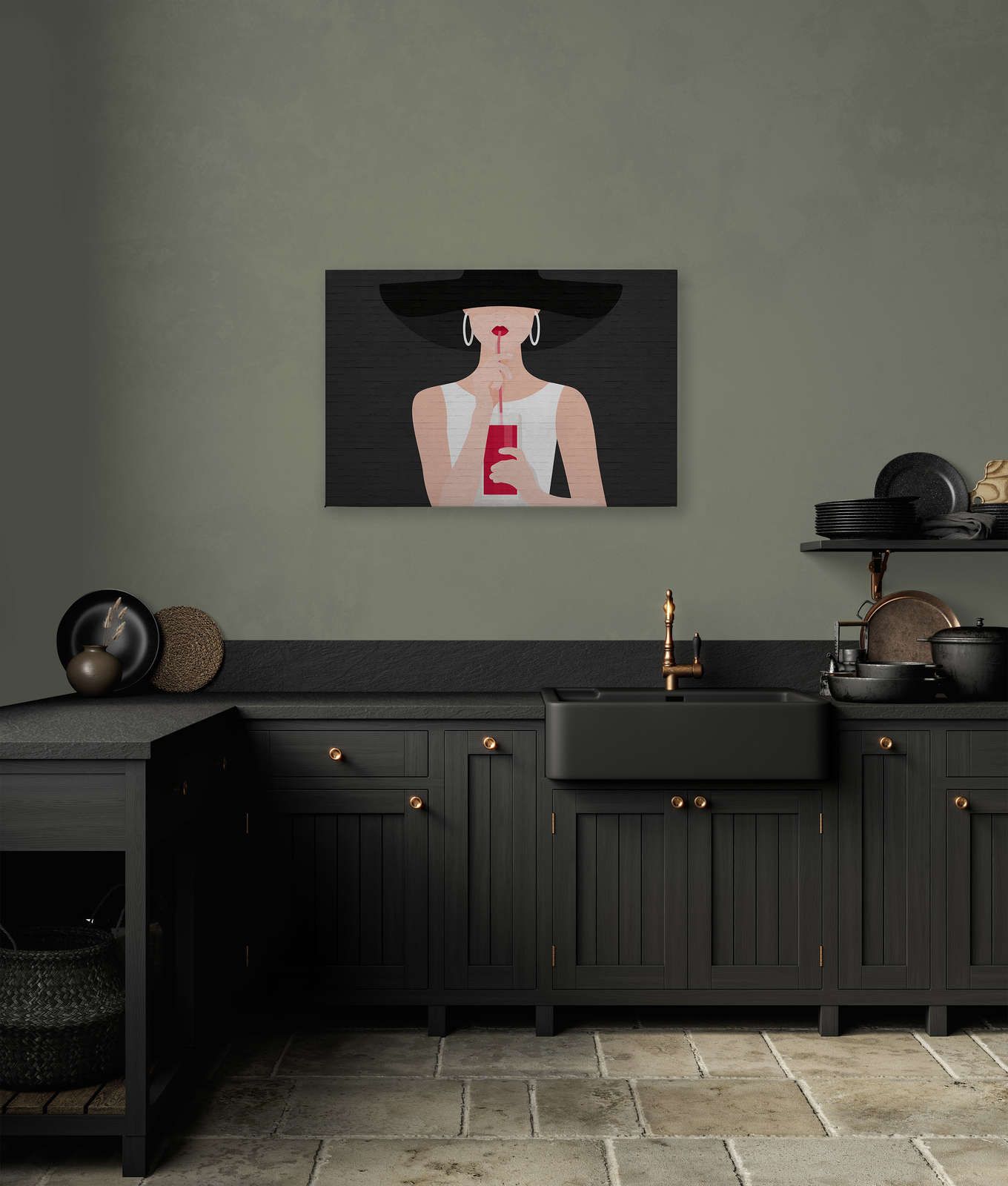             Schwarze Leinwandbild Frau mit Cocktail & Mauerwerk – 0,90 m x 0,60 m
        