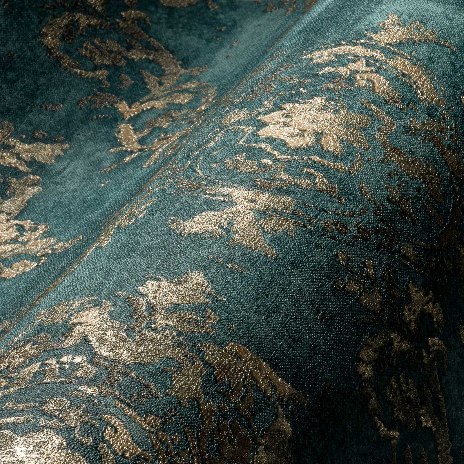             Petrol Tapete mit Klassik Ornamentmuster – Blau, Metallic
        