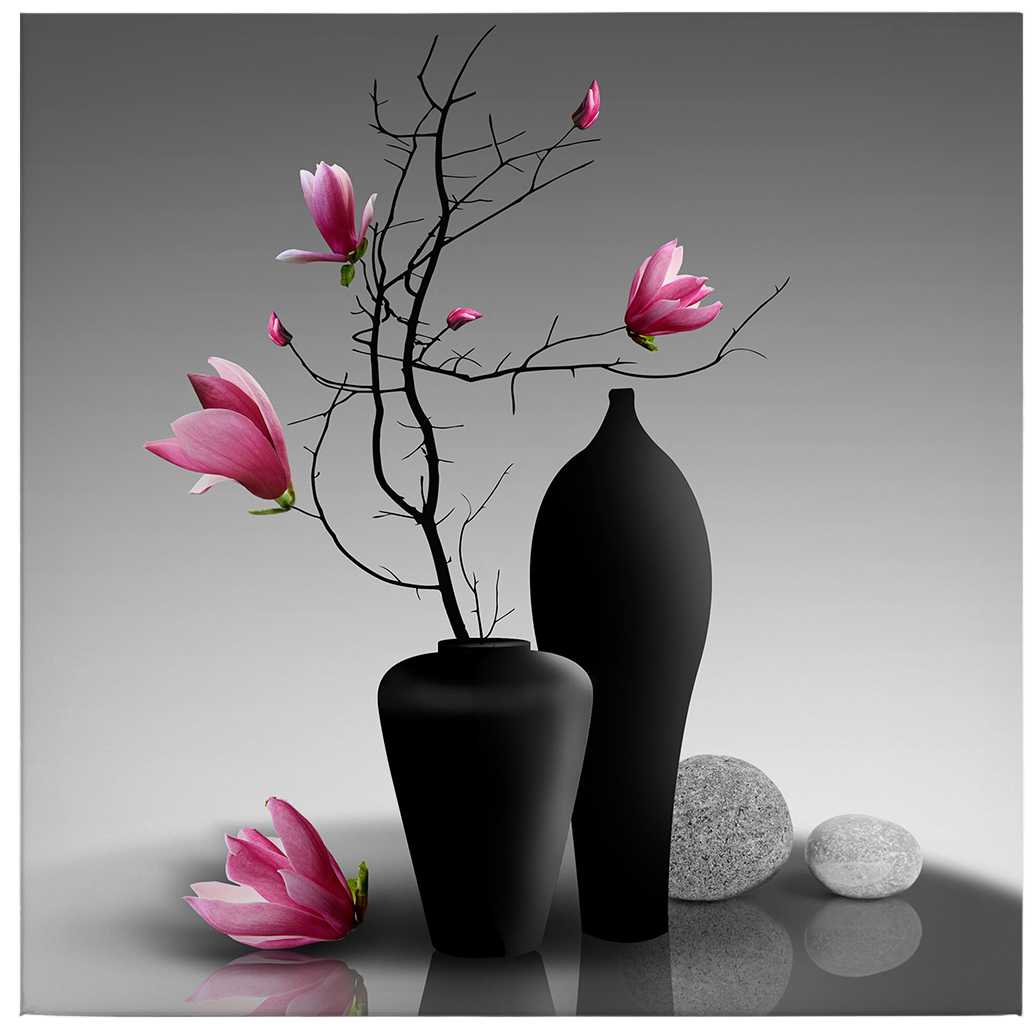             Leinwandbild quadratisch Magnolienzweig in einer Schwarzen Vase – 0,50 m x 0,50 m
        