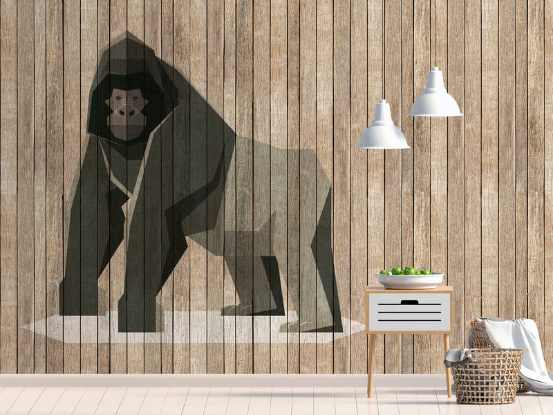             Born to Be Wild 3 - Fototapete Gorilla auf Bretterwand - Holzpaneele Breit – Beige, Braun | Struktur Vlies
        