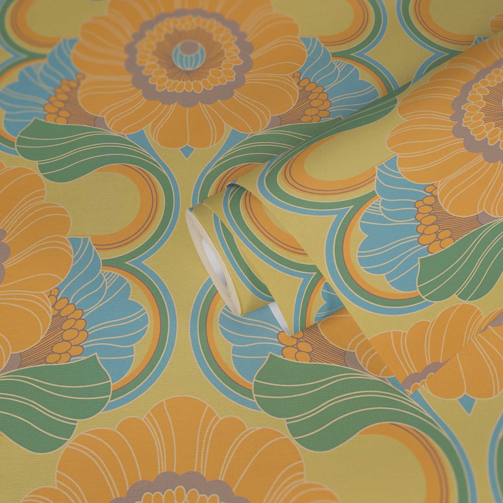             leicht strukturierte Retro Tapete mit floralem Muster – Blau, Gelb, Grün
        