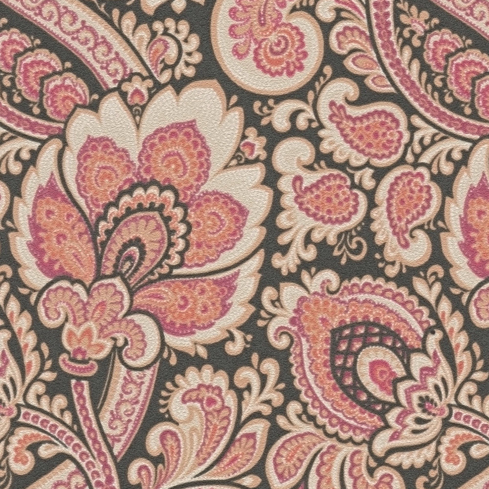             Ornament-Tapete textiles Retro Design – Rot, Orange, Schwarz
        