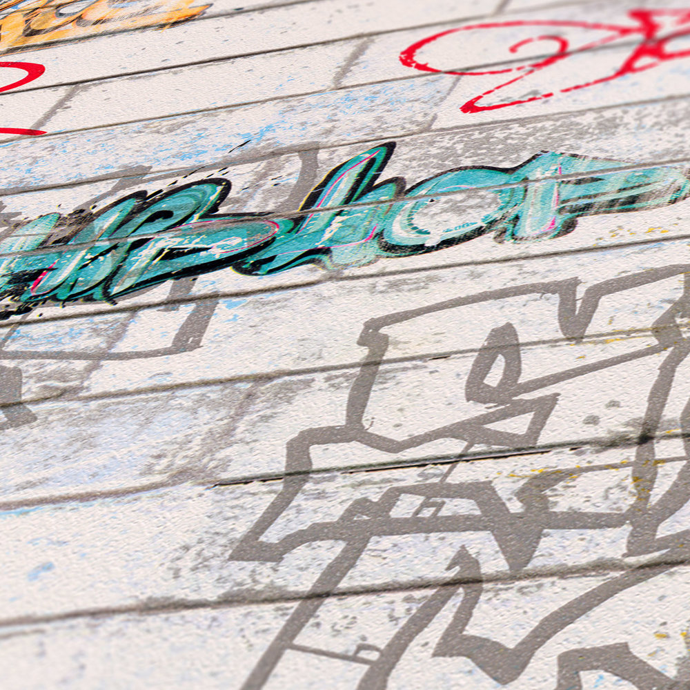            Graffiti-Tapete mit Maueroptik für Jugendzimmer – Bunt, Weiß
        
