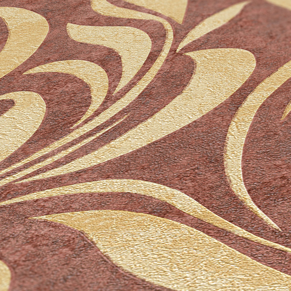            Ornamenttapete Metallic mit Struktur & Farbschraffur – Rot, Gold, Beige
        