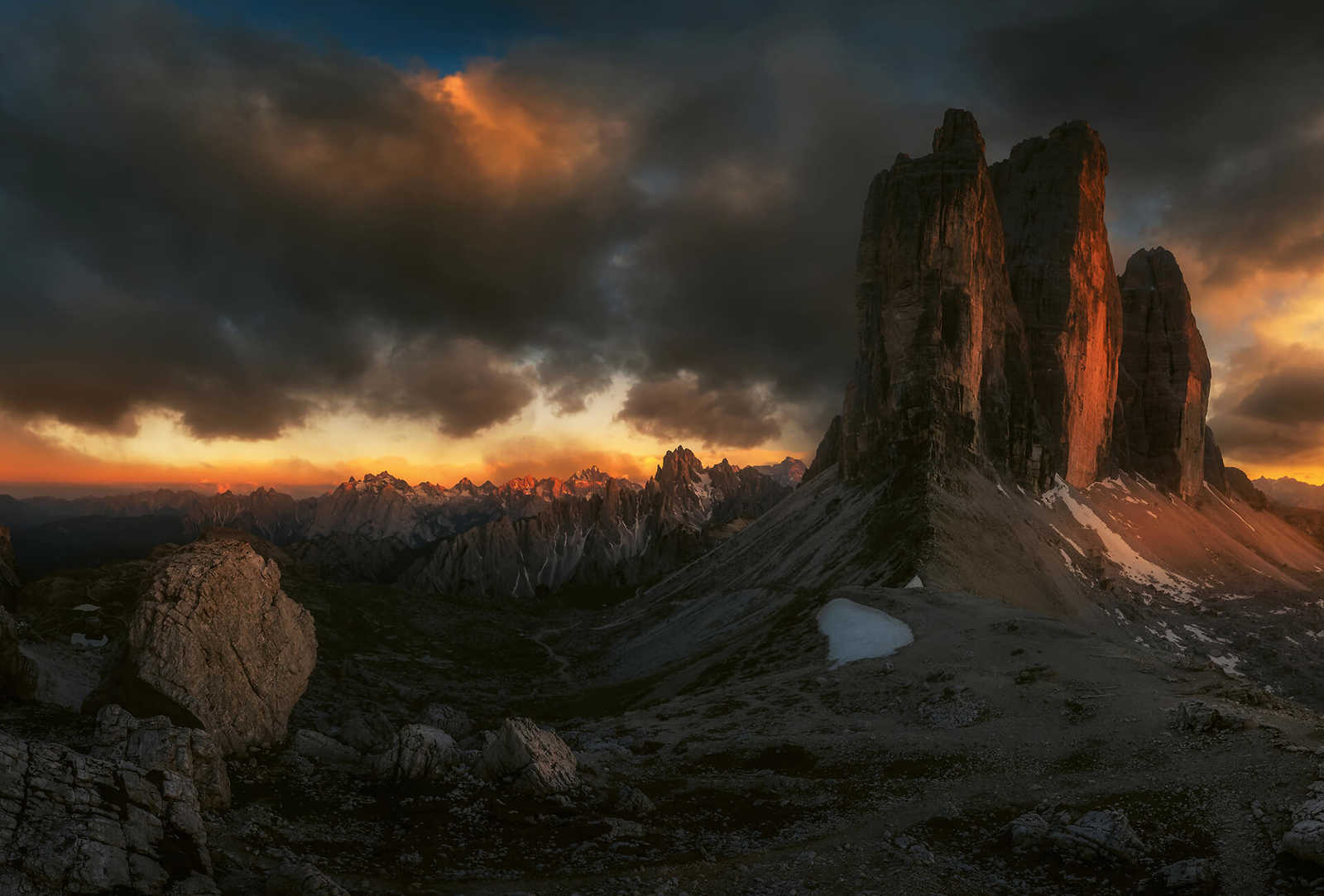 Fototapeten Dolomiten in Italien – Braun, Orange, Gelb
