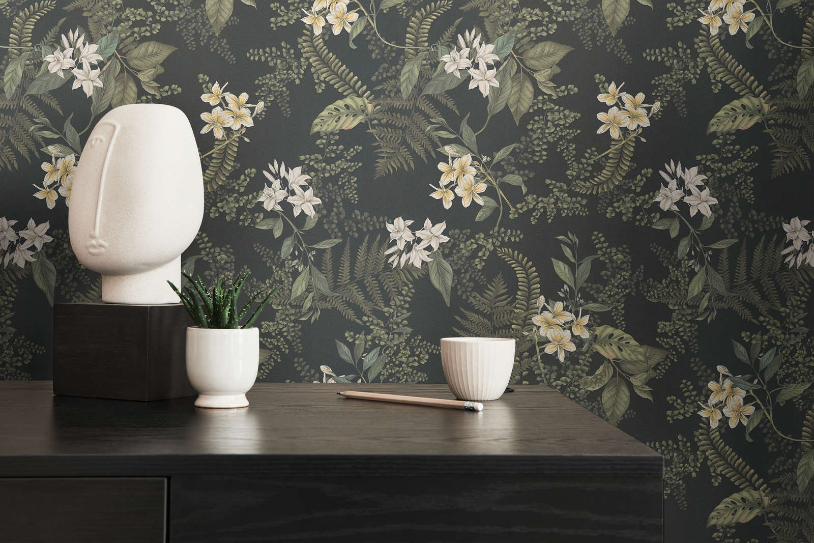             Moderne Tapete floral mit Blüten & Gräsern strukturiert matt – Schwarz, Dunkelgrün, Weiß
        
