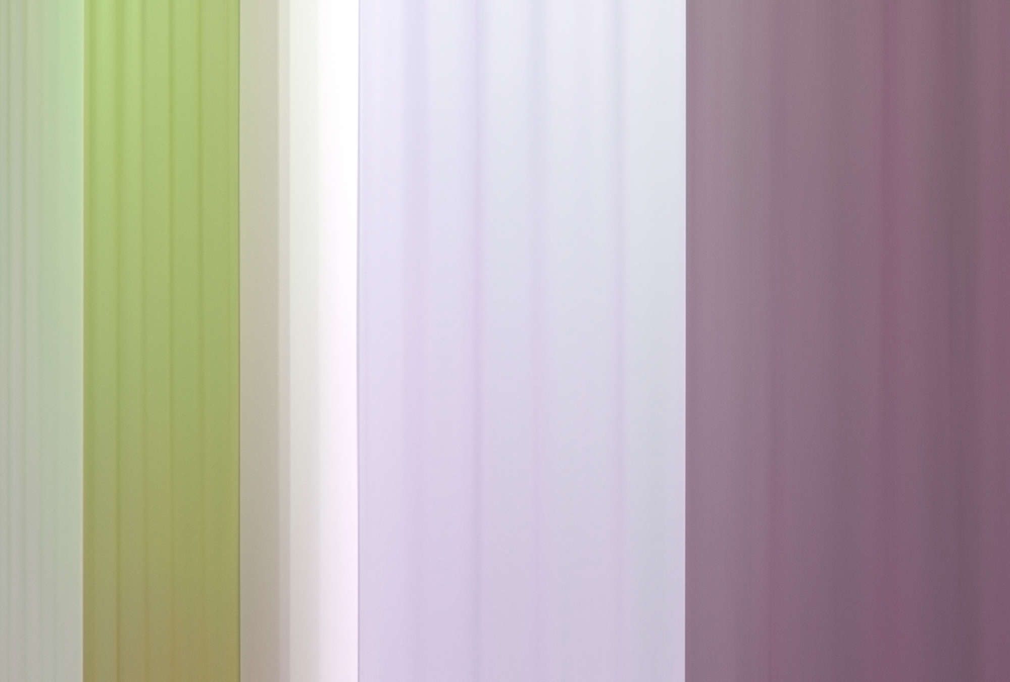             Fototapete »co-colores 3« - Farbverlauf mit Streifen – Grün, Flieder, Lila | Glattes, leicht glänzendes Premiumvlies
        
