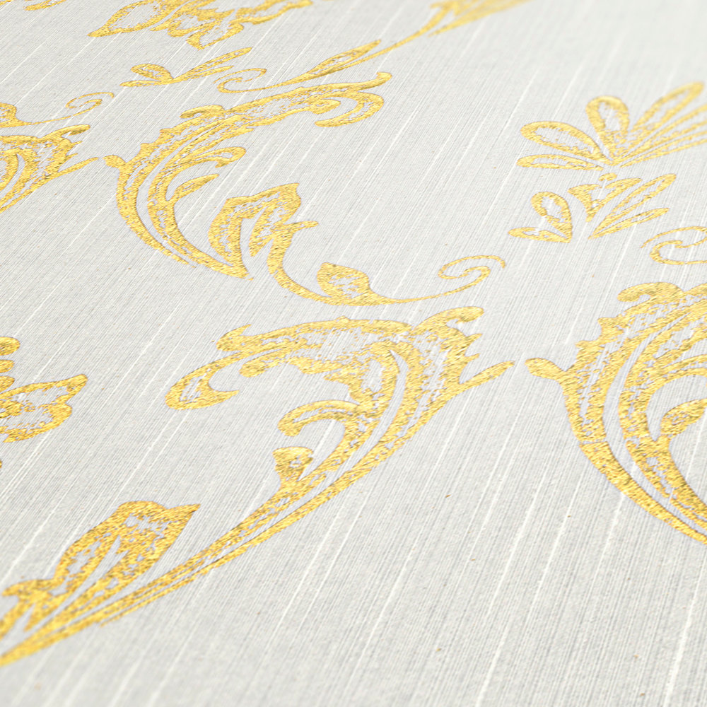             Ornamenttapete mit floralen Elementen in Gold – Gold, Weiß
        
