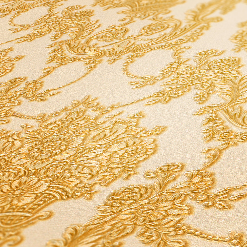             Goldene Barock-Tapete mit floralem Muster – Creme, Metallic
        