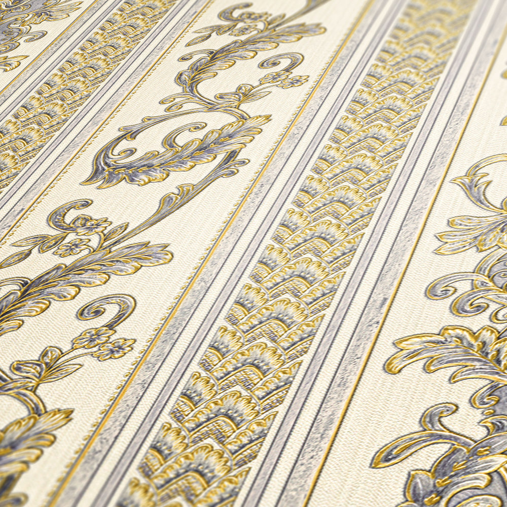             Metallic Tapete mit Silber & Gold Ornamenten – Creme
        