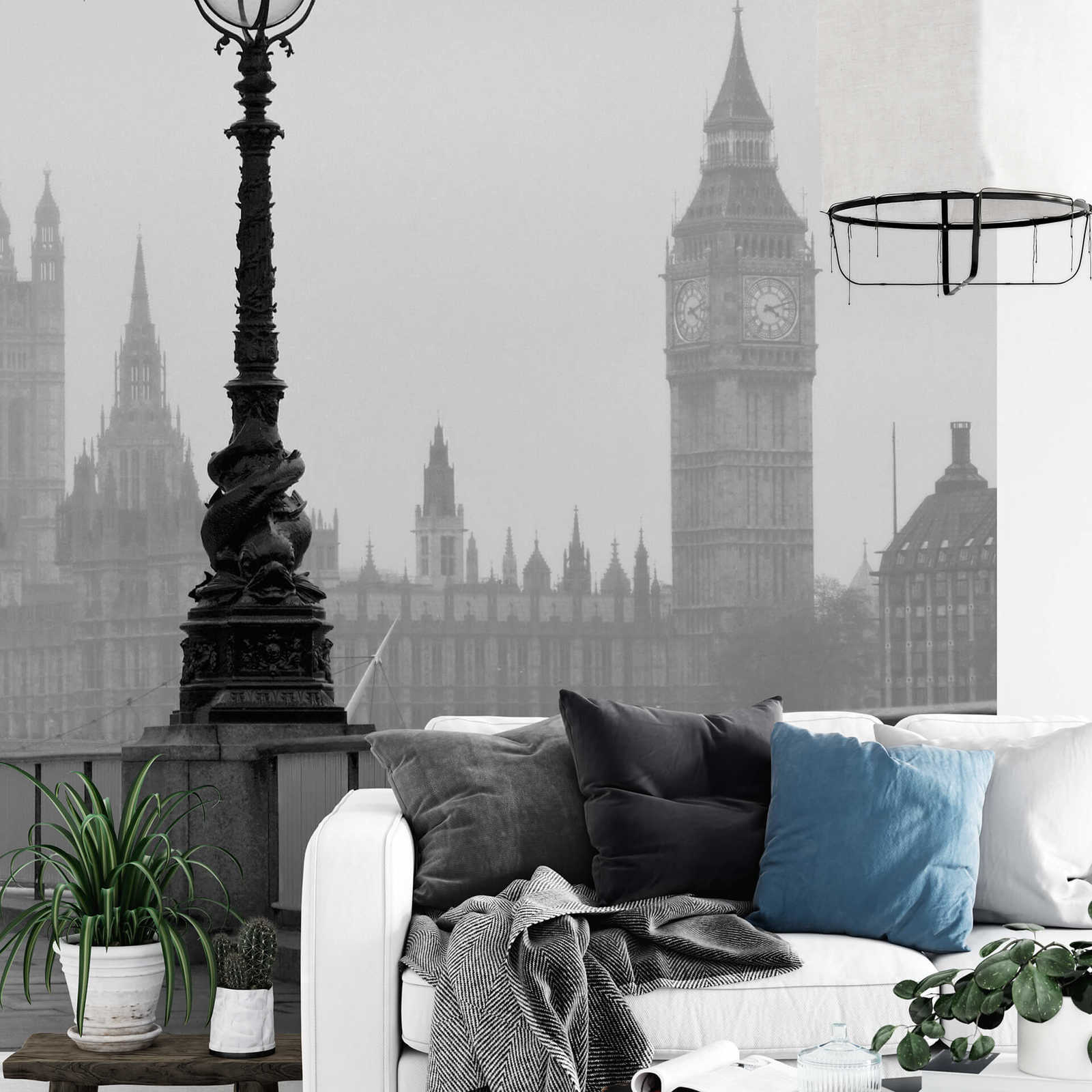             Fototapete London Stadt im Nebel – Schwarz, Weiß, Grau
        
